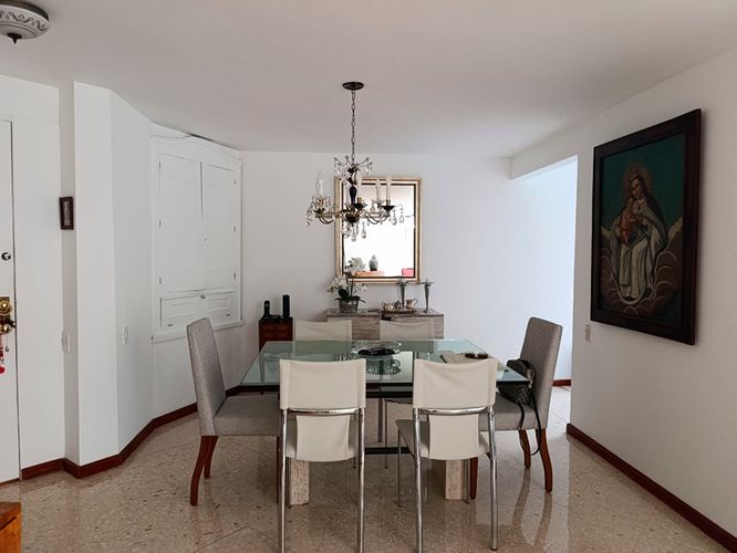 Apartamento de 2 alcobas en venta en El Poblado, Medellín, 93 m² · foto 4 de 20