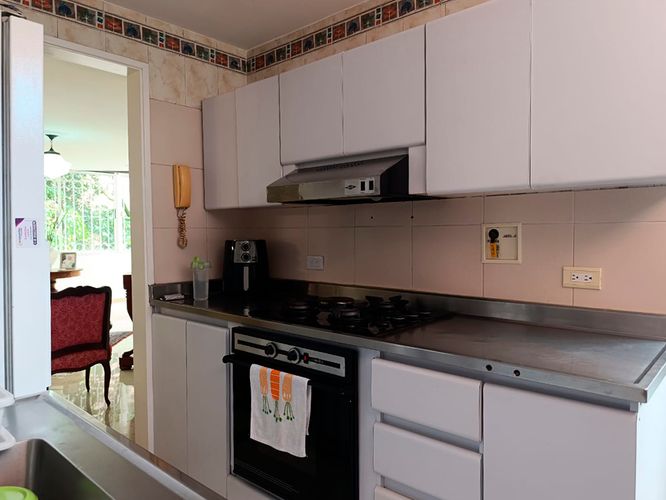 Apartamento de 2 alcobas en venta en El Poblado, Medellín, 93 m² · foto 5 de 20