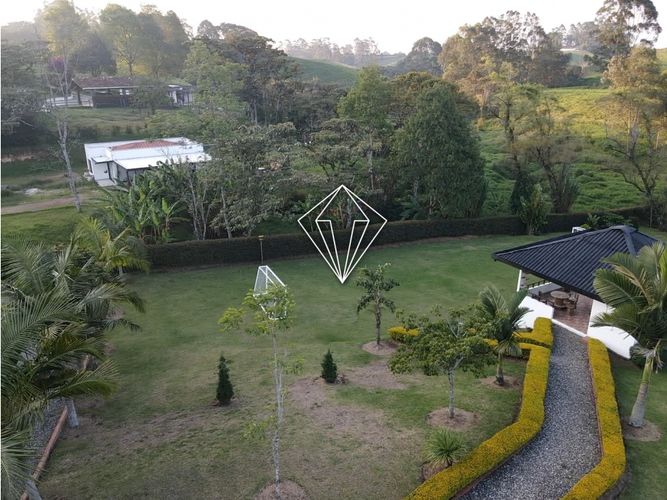 Finca en venta en Samaria, El Carmen de Viboral, 500 m² · foto 2 de 24