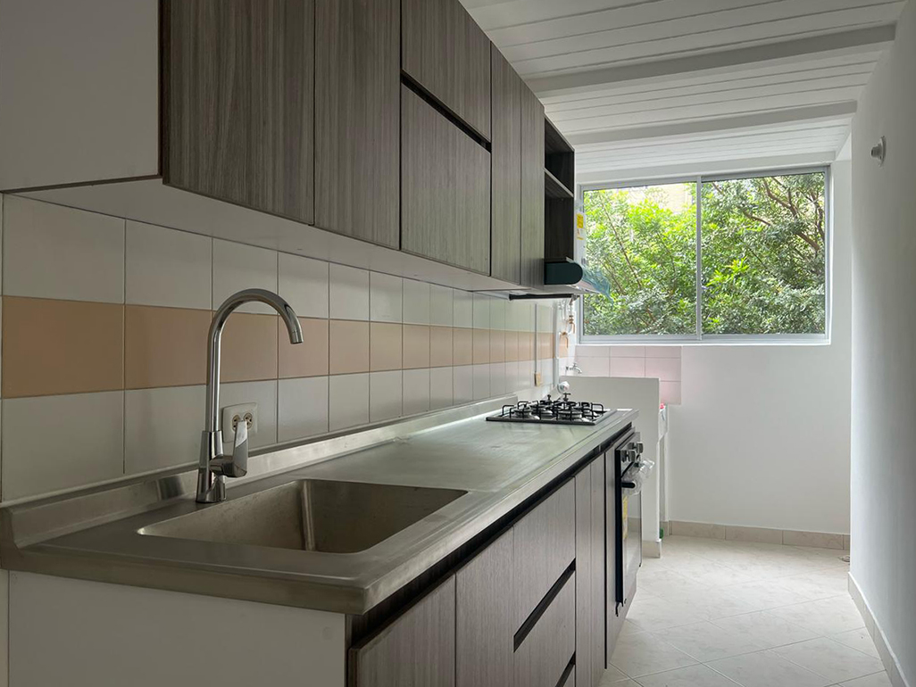 Apartamento en arriendo en Urbanizacion Milan Condominio Iv, Envigado · foto 4 de 14