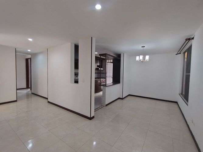 Casa de 5 alcobas en venta en El Castillo, Jamundí, 250 m² · foto 6 de 17