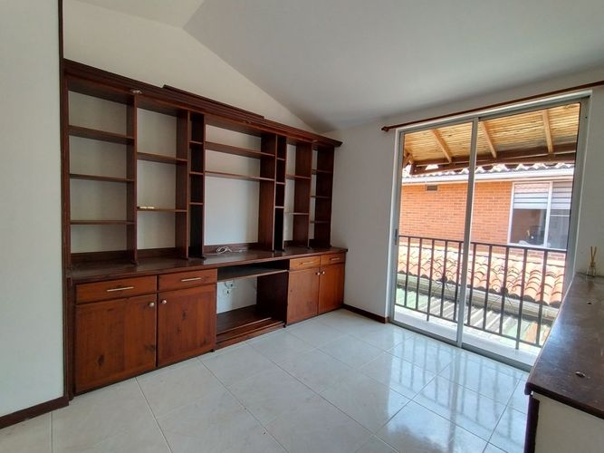 Casa de 5 alcobas en venta en El Castillo, Jamundí, 250 m² · foto 12 de 17