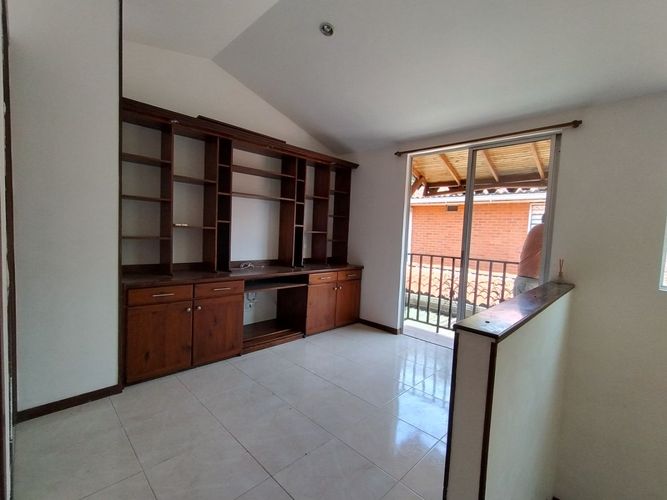 Casa de 5 alcobas en venta en El Castillo, Jamundí, 250 m² · foto 13 de 17