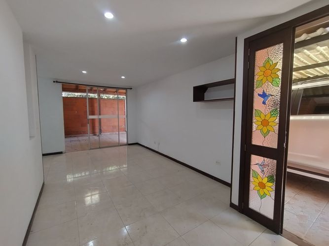 Casa de 5 alcobas en venta en El Castillo, Jamundí, 250 m² · foto 16 de 17