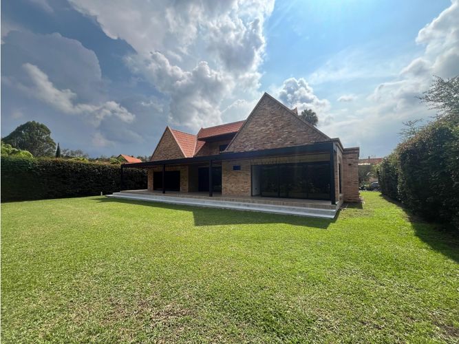 Casa en venta en Llano Grande, Rionegro, 430 m² · foto 2 de 13