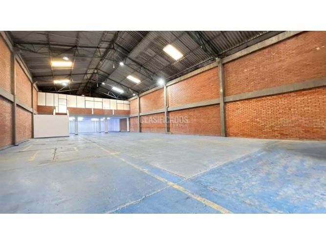 Bodega en arriendo en Zona Industrial, Yumbo, 714 m² · foto 2 de 15