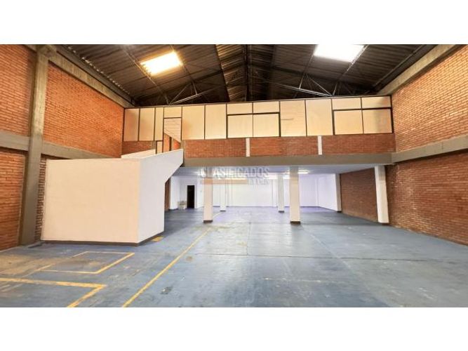 Bodega en arriendo en Zona Industrial, Yumbo, 714 m² · foto 3 de 15