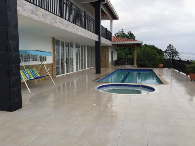 Casa de 5 alcobas en venta en Ruitoque Alto, Piedecuesta, 500 m² · foto 2 de 24