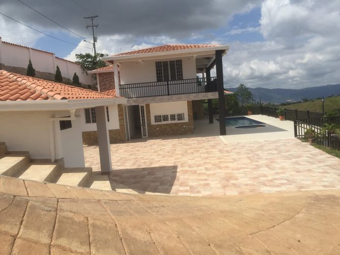 Casa de 5 alcobas en venta en Ruitoque Alto, Piedecuesta, 500 m² · foto 5 de 24