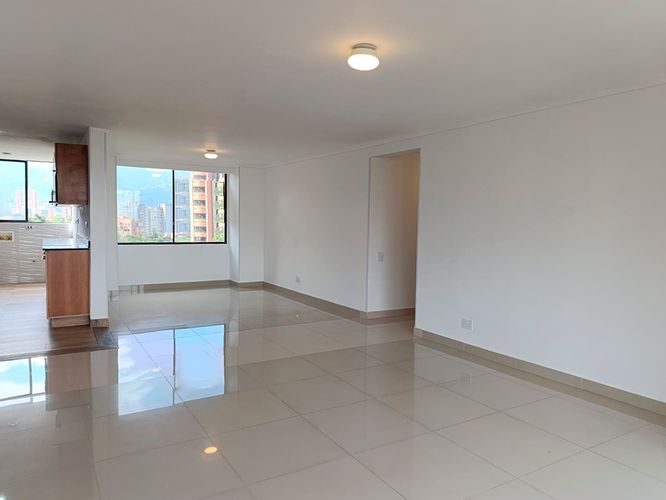 Apartamento de 3 alcobas en venta en El Poblado, Medellín, 133 m² · foto 3 de 17