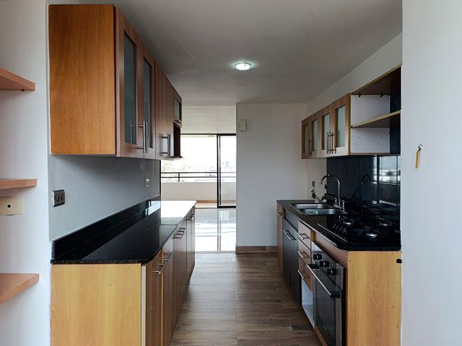 Apartamento de 3 alcobas en venta en El Poblado, Medellín, 133 m² · foto 4 de 17