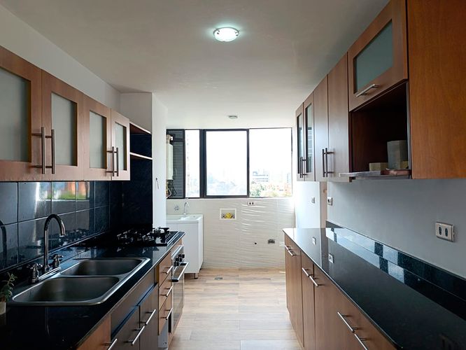 Apartamento de 3 alcobas en venta en El Poblado, Medellín, 133 m² · foto 5 de 17