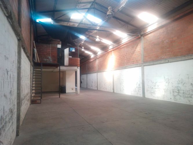 Bodega en arriendo en El Chagualo, Medellín, 500 m² · foto 2 de 20