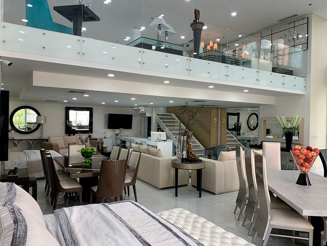 Local en arriendo en El Poblado, Medellín, 260 m² · foto 2 de 9
