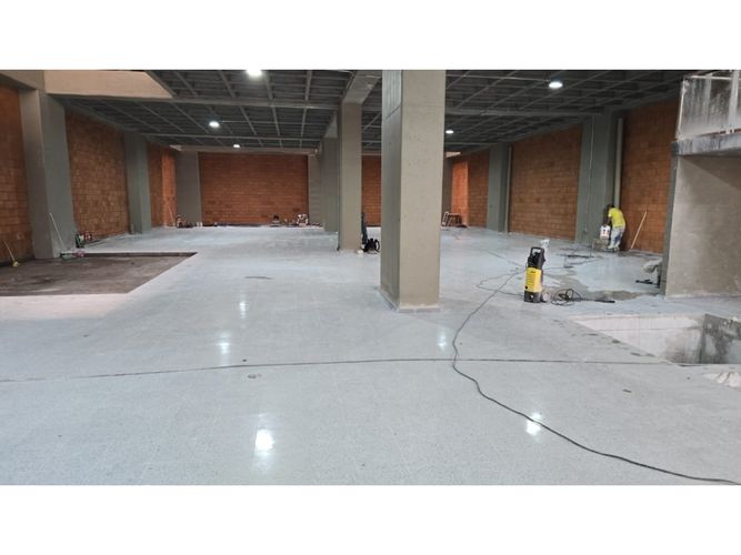 Bodega en arriendo en Colombia, Medellín, 3000 m² · foto 2 de 14