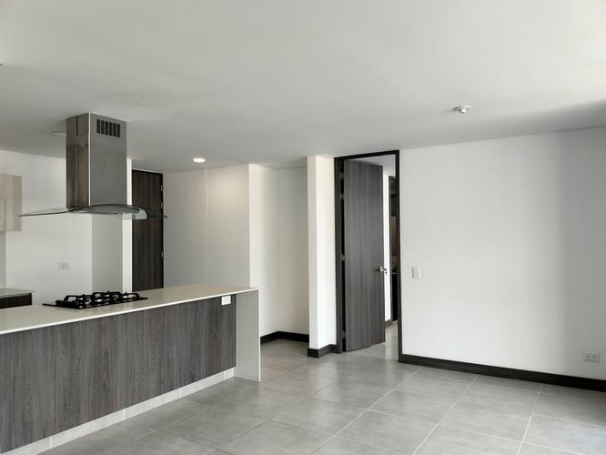Apartamento de 2 alcobas en arriendo en El Poblado, Medellín, 85 m² · foto 5 de 17