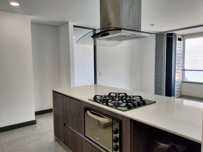 Apartamento de 2 alcobas en arriendo en El Poblado, Medellín, 85 m² · foto 6 de 17