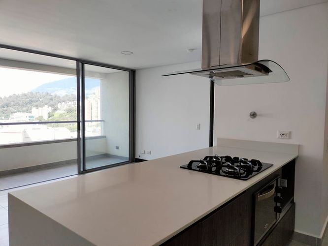 Apartamento de 2 alcobas en arriendo en El Poblado, Medellín, 85 m² · foto 8 de 17