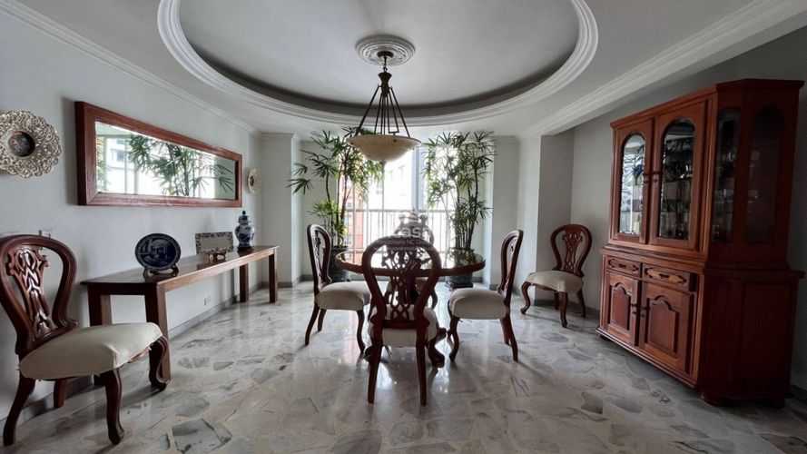 Apartamento de 3 alcobas en venta en Bellavista, Cali, 319 m² · foto 2 de 24