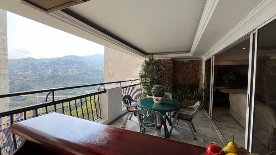 Apartamento de 3 alcobas en venta en Bellavista, Cali, 319 m² · foto 23 de 24