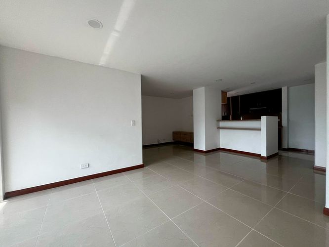 Apartamento de 2 alcobas en arriendo en Cumbres, Envigado, 95 m² · foto 3 de 17