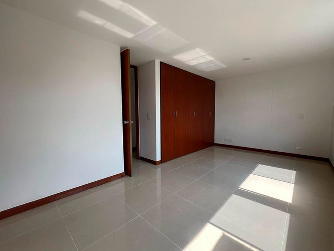 Apartamento de 2 alcobas en arriendo en Cumbres, Envigado, 95 m² · foto 4 de 17