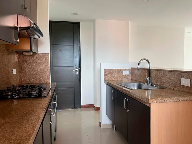 Apartamento de 2 alcobas en arriendo en Cumbres, Envigado, 95 m² · foto 6 de 17
