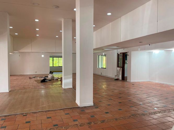 Local en arriendo en El Poblado, Medellín, 580 m² · foto 2 de 14