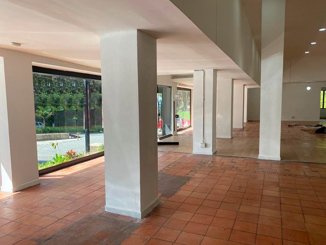 Local en arriendo en El Poblado, Medellín, 580 m² · foto 3 de 14