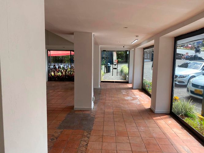 Local en arriendo en El Poblado, Medellín, 580 m² · foto 11 de 14