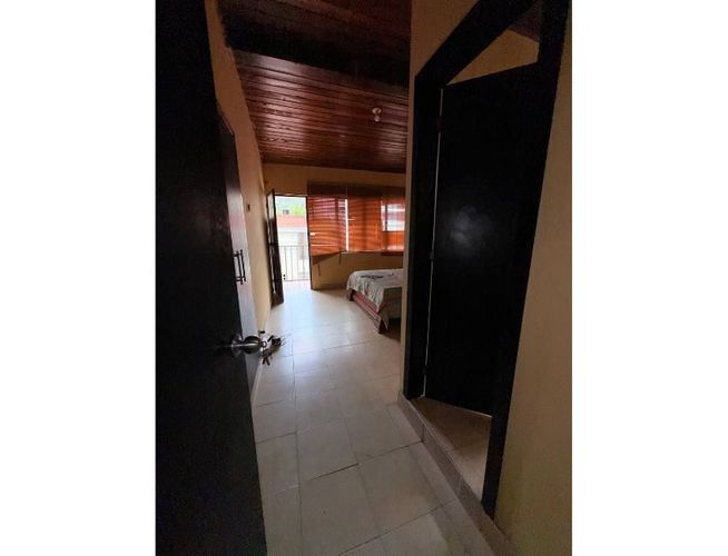 Casa de 9 alcobas en venta en Cadiles, Bucaramanga, 250 m² · foto 2 de 20