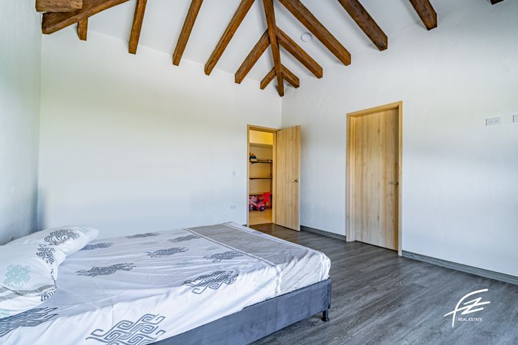 Casa de 4 alcobas en venta en El Carmen De Viboral, El Carmen de Viboral, 330 m² · foto 2 de 24