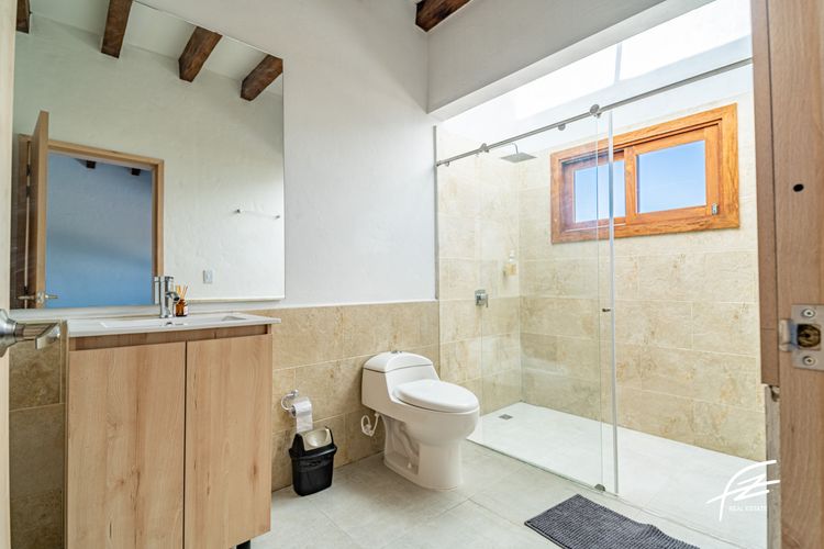 Casa de 4 alcobas en venta en El Carmen De Viboral, El Carmen de Viboral, 330 m² · foto 3 de 24