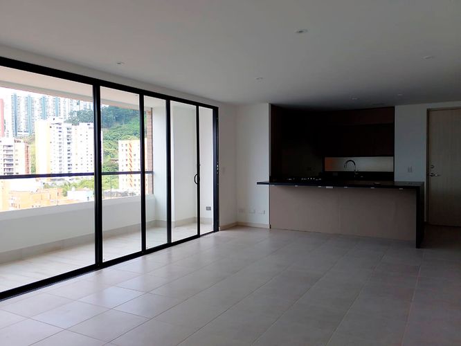 Apartamento de 3 alcobas en arriendo en El Poblado, Medellín, 108 m² · foto 3 de 17