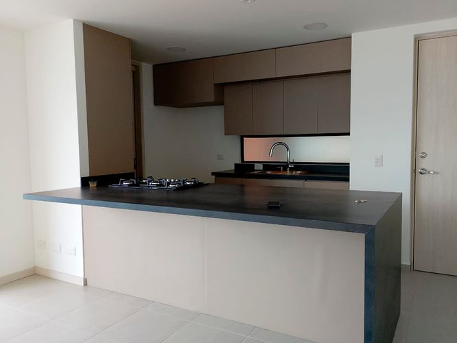 Apartamento de 3 alcobas en arriendo en El Poblado, Medellín, 108 m² · foto 8 de 17