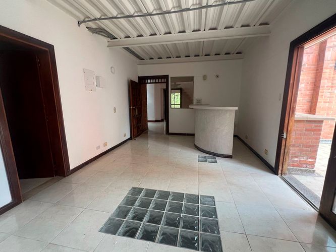 Apartamento de 3 alcobas en arriendo en El Poblado, Medellín, 220 m² · foto 3 de 18