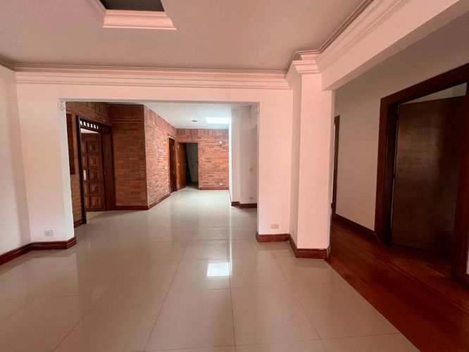 Apartamento de 3 alcobas en arriendo en El Poblado, Medellín, 220 m² · foto 4 de 18