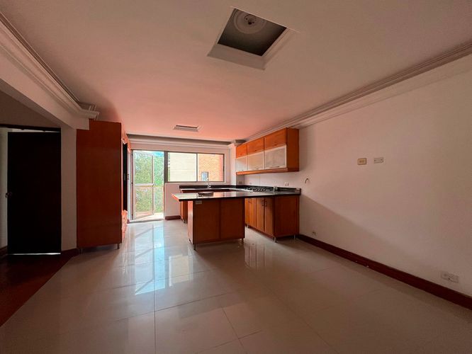 Apartamento de 3 alcobas en arriendo en El Poblado, Medellín, 220 m² · foto 7 de 18