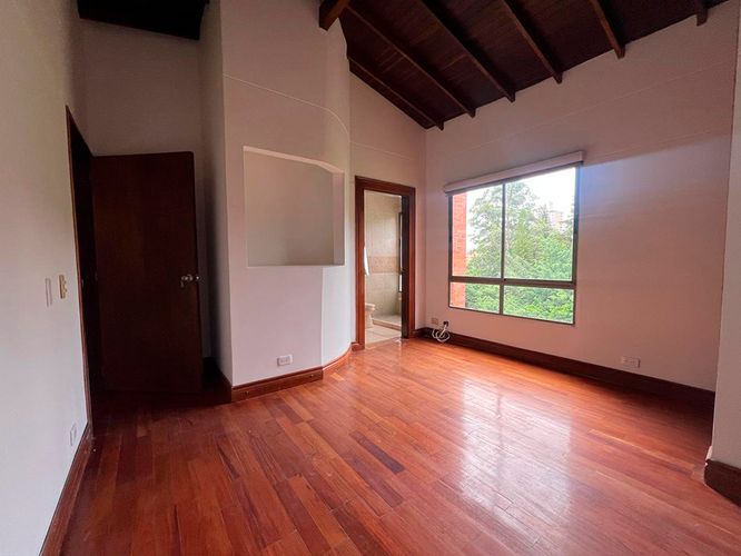 Apartamento de 3 alcobas en arriendo en El Poblado, Medellín, 220 m² · foto 8 de 18