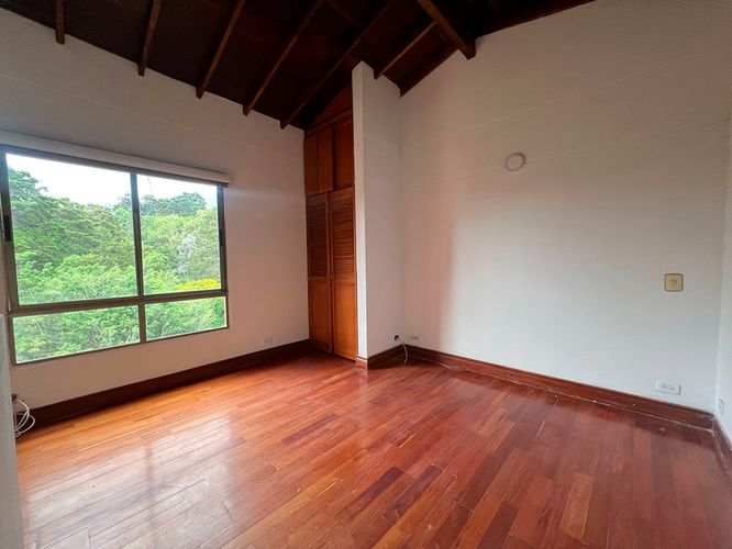 Apartamento de 3 alcobas en arriendo en El Poblado, Medellín, 220 m² · foto 10 de 18