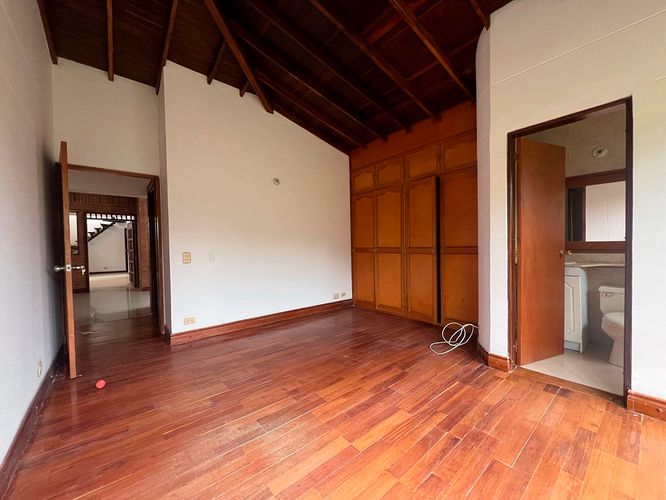 Apartamento de 3 alcobas en arriendo en El Poblado, Medellín, 220 m² · foto 11 de 18