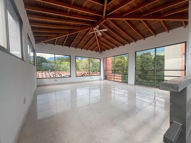 Apartamento de 3 alcobas en arriendo en El Poblado, Medellín, 220 m² · foto 12 de 18