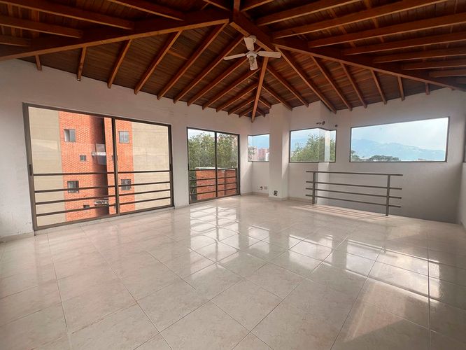 Apartamento de 3 alcobas en arriendo en El Poblado, Medellín, 220 m² · foto 13 de 18