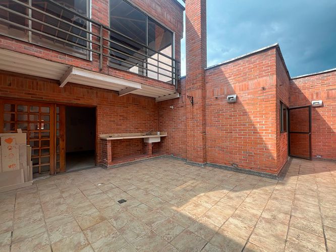 Apartamento de 3 alcobas en arriendo en El Poblado, Medellín, 220 m² · foto 17 de 18