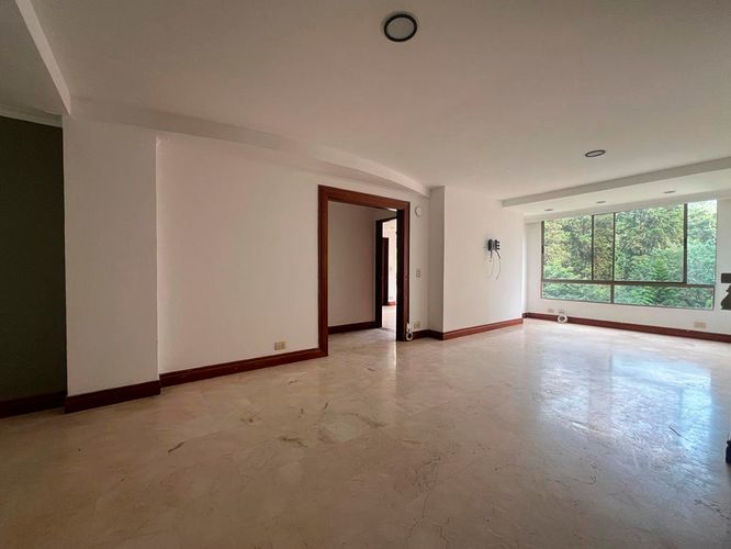Apartamento de 3 alcobas en arriendo en El Poblado, Medellín, 220 m² · foto 2 de 18