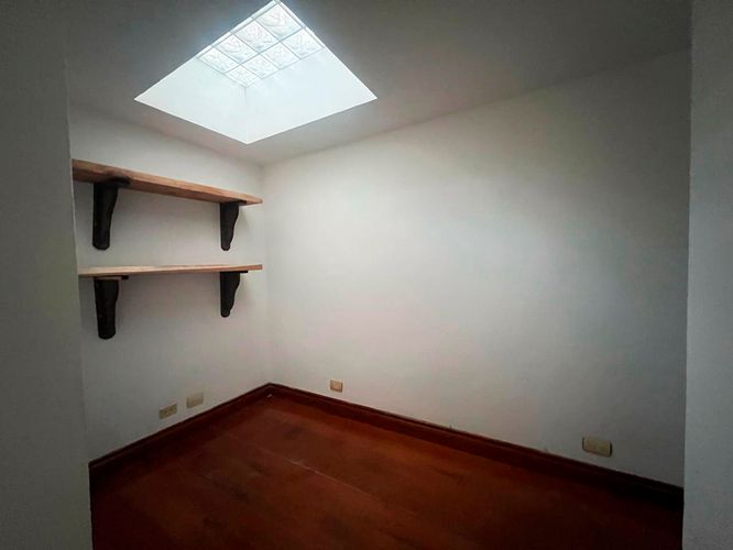 Apartamento de 3 alcobas en arriendo en El Poblado, Medellín, 220 m² · foto 8 de 18