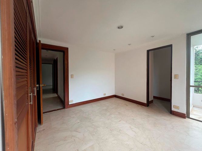 Apartamento de 3 alcobas en arriendo en El Poblado, Medellín, 220 m² · foto 9 de 18