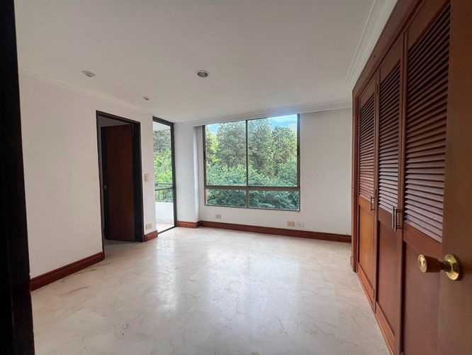 Apartamento de 3 alcobas en arriendo en El Poblado, Medellín, 220 m² · foto 10 de 18