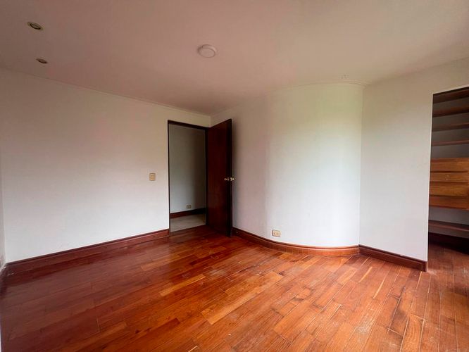 Apartamento de 3 alcobas en arriendo en El Poblado, Medellín, 220 m² · foto 11 de 18