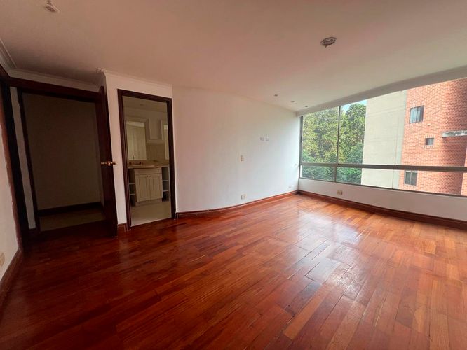 Apartamento de 3 alcobas en arriendo en El Poblado, Medellín, 220 m² · foto 12 de 18
